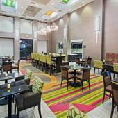 Hampton Inn & Suites Woodland Hills