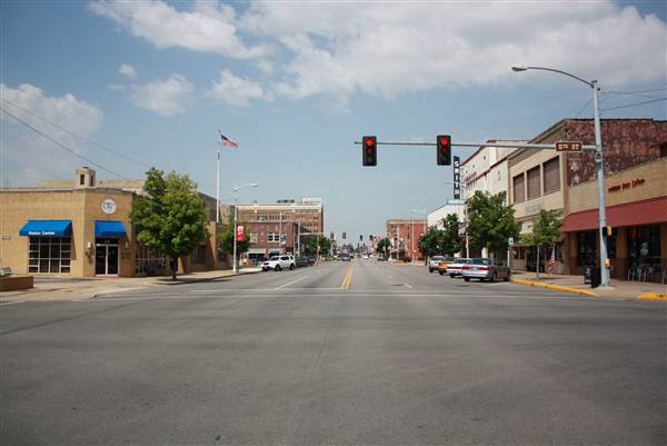 Downtown Ponca City - Grand Avenue looking west (7/29/2013 - Credits: Lori Henderson)