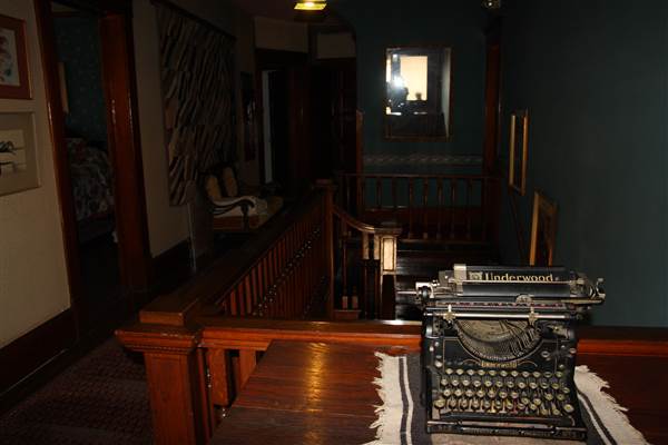 Stone Lion Inn Bed and Breakfast Guthrie (9/11/2014)