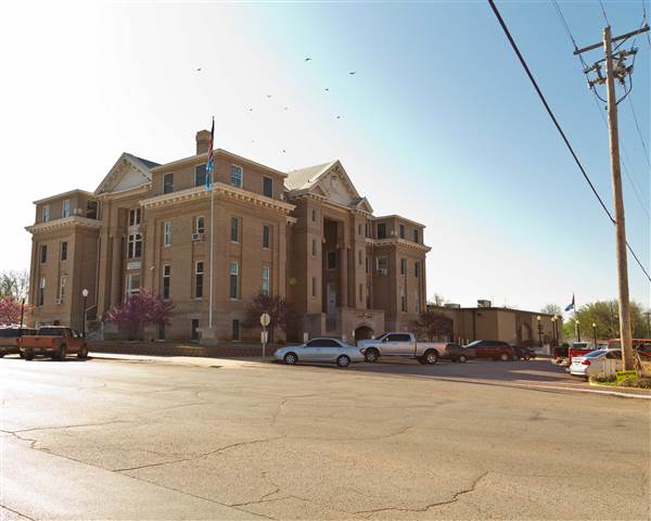 Logan County Courthouse (4/16/2015 - Credits: Layne Inselman)