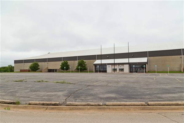 Lazy E Arena (6/2/2015 - Credits: Layne Inselman)
