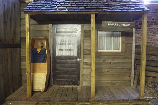 Simpson's Old Time Museum and Skeleton Creek Productions (11/28/2016 - Credits: Yousef Kazemi)