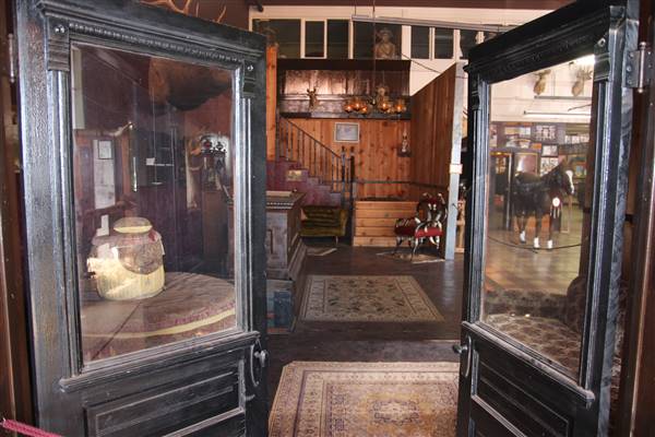 Simpson's Old Time Museum and Skeleton Creek Productions (11/28/2016 - Credits: Yousef Kazemi)