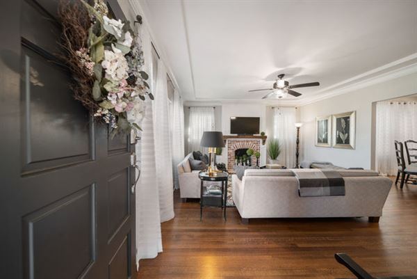 Maple Ridge- Bungalow charm/with carriage house (12/21/2020 - Credits: VAST Media)