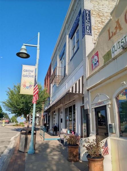 Downtown Grove (8/26/2021 - Credits: Grove Area Chamber of Commerce)