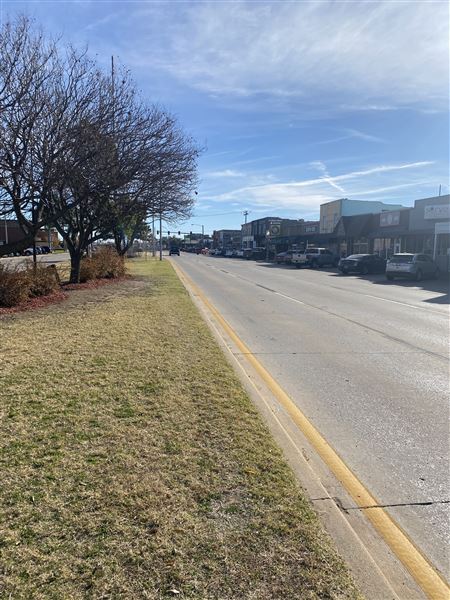 Downtown Bethany (12/1/2021 - Credits: Amanda McCellon)