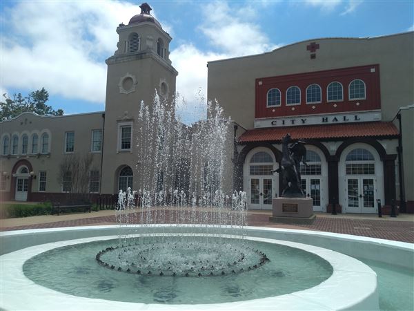Ponca City - City Hall - Centennial Plaza (7/1/2021 - Credits: Rich Cantillon)
