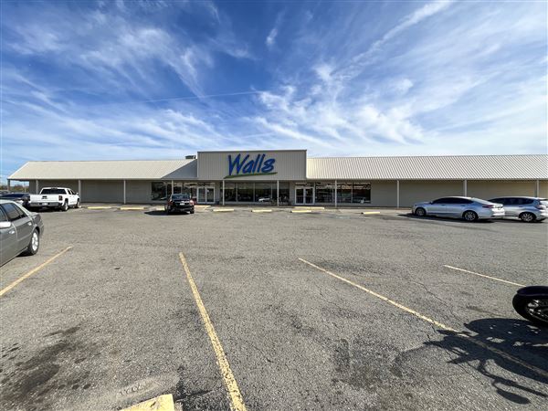 Wall's Discount Store (11/1/2024 - Credits: Bryce Marshall)