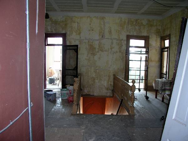Upstairs Apartment 208 (2/2/2009)