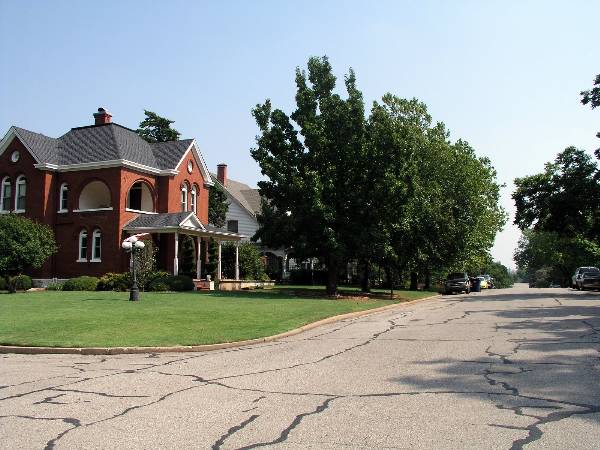 E Warner Ave. and N Maple St. (2/4/2009)