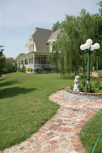 Guthrie Wooden Homes (1/23/2015 - Credits: Ackerman McQueen - 2006)
