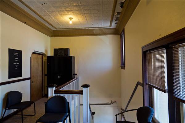 Logan County Courthouse (4/16/2015 - Credits: Layne Inselman)