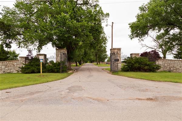 Summit View Cemetery (6/2/2015 - Credits: Layne Inselman)