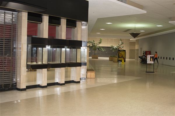 Oakwood Mall (11/28/2017 - Credits: Visit Enid (Rob Houston and Marcy Jarrett))