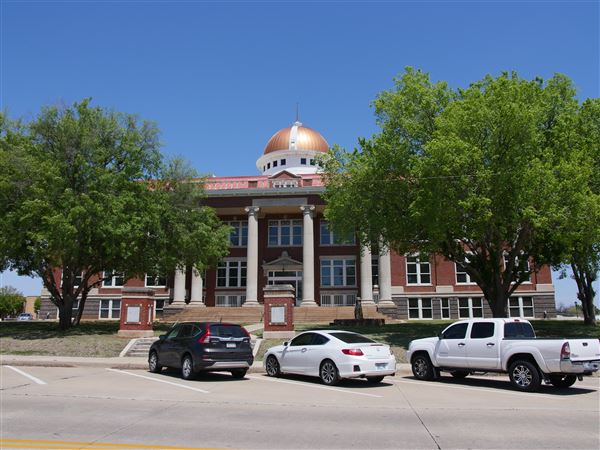 Lawton City Hall (Old High School) (4/24/2018 - Credits: Yousef Kazemi)