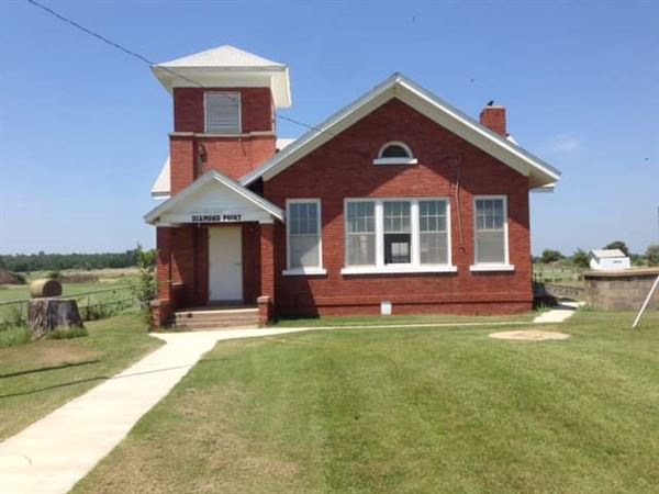 Diamond Point School (5/28/2020 - Credits: Nowata Community Foundation)