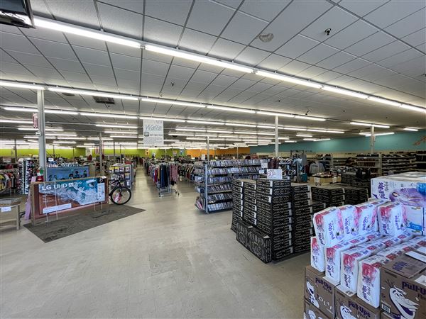 Wall's Discount Store (11/1/2024 - Credits: Bryce Marshall)