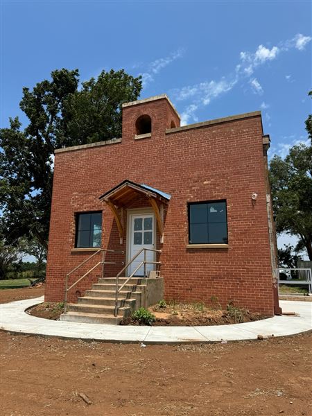 Oklahoma Schoolhouse (3/1/2025 - Credits: Kacey Gilpin Photography)