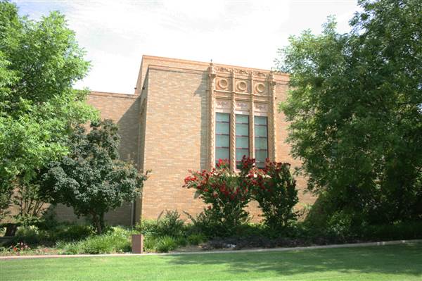 Ponca City Library (7/29/2013 - Credits: Lori Henderson)
