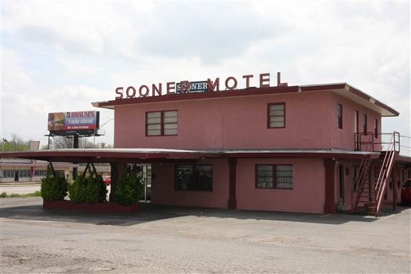 Sooner Motel (4/2/2015 - Credits: Yousef Kazemi)