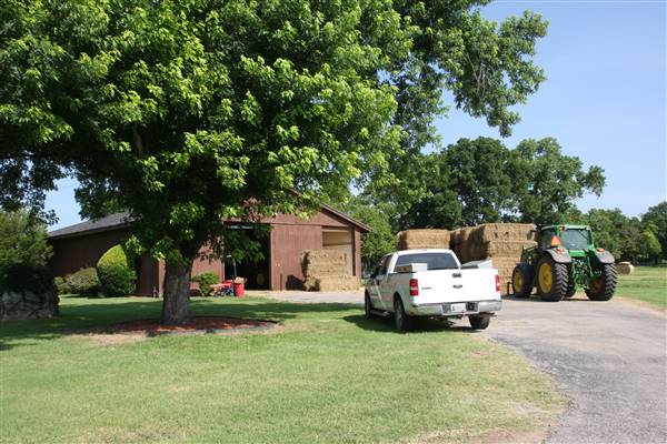 NFL Farms - Barn near circle drive (7/2/2015 - Credits: Yousef Kazemi)