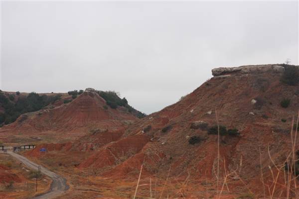 Gloss Mountains (11/16/2015 - Credits: Tava Sofsky)