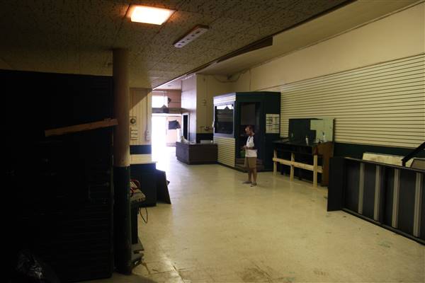 Oklahoma Flower Shop (Warehouse Space) - Reverse look at main entrance area/craft services (8/19/2016 - Credits: Yousef Kazemi)