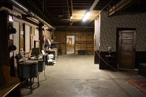 Simpson's Old Time Museum and Skeleton Creek Productions (11/28/2016 - Credits: Yousef Kazemi)