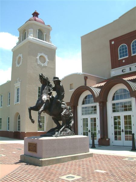 Ponca City - City Hall - Centennial Plaza (7/1/2021 - Credits: Rich Cantillon)
