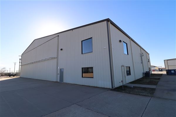 Guthrie Edmond Regional Airport - Hangar # 2 (5/10/2023 - Credits: submitted by: Robert Bartmann)