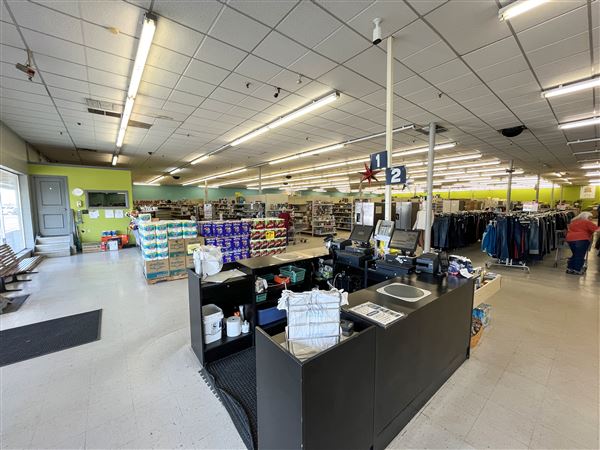 Wall's Discount Store (11/1/2024 - Credits: Bryce Marshall)