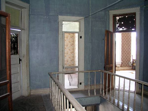 Upstairs Apartment 215 (2/10/2009)