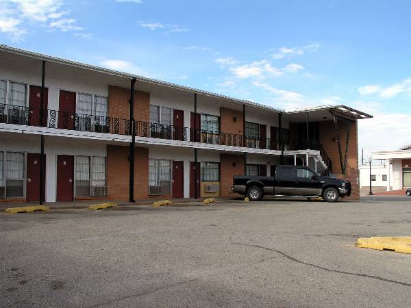Townhouse Motel (2/11/2009)