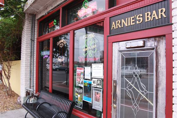 Arnies Bar (11/10/2009 - Credits: Chuck Foxen)