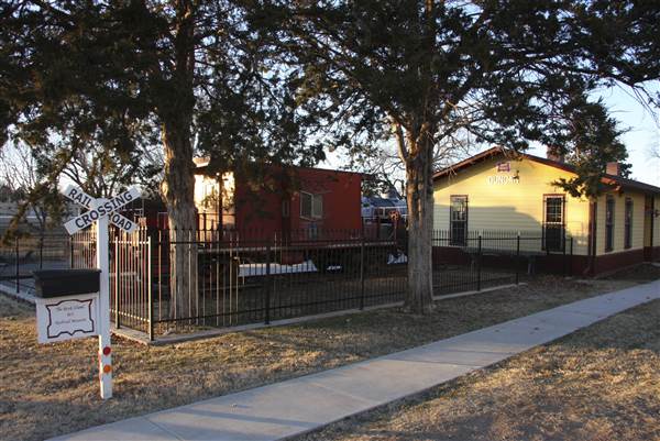 Duncan Rock Island Train Depot Museum and Gift Shop (4/24/2014)
