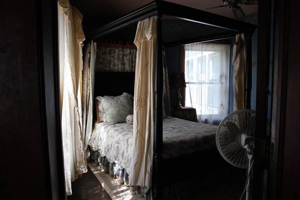 Stone Lion Inn Bed and Breakfast Guthrie (9/11/2014)