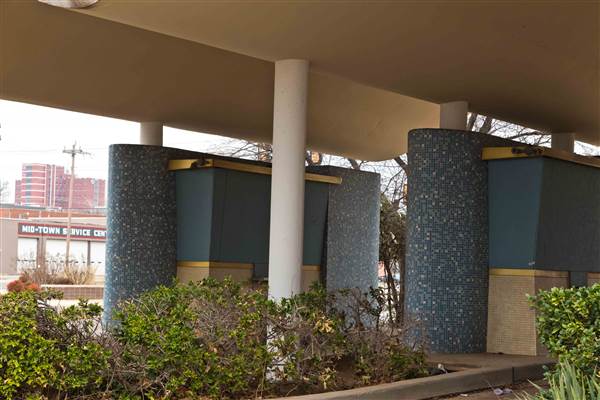 Abandoned Bank Drive-Thru (3/13/2015 - Credits: Layne Inselman)