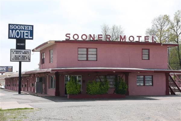 Sooner Motel (4/2/2015 - Credits: Yousef Kazemi)