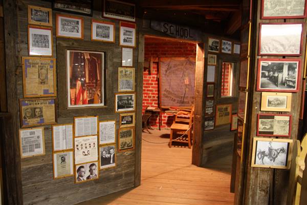 Simpson's Old Time Museum and Skeleton Creek Productions (11/28/2016 - Credits: Yousef Kazemi)