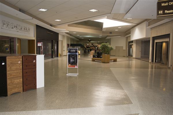 Oakwood Mall (11/28/2017 - Credits: Visit Enid (Rob Houston and Marcy Jarrett))
