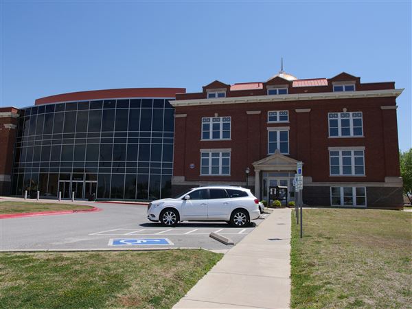 Lawton City Hall (Old High School) (4/24/2018 - Credits: Yousef Kazemi)