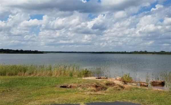Shawnee Twin Lakes (10/20/2020 - Credits: Visit Shawnee / Stacy Cramer Moore)
