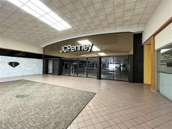 Arrowhead Mall (10/21/2024 - Credits: Bryce Marshall)