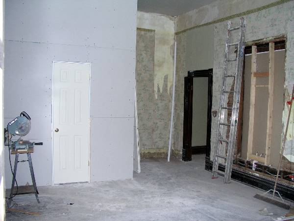 Upstairs Apartment 208 (2/2/2009)