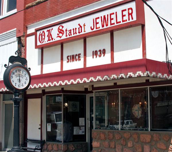 Staudt's Jewelry Store - Old Jewery store in town square. (4/27/2011 - Credits: Paul A. Orosco)