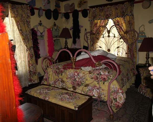 Stone Lion Inn Bed and Breakfast Guthrie (9/11/2014)