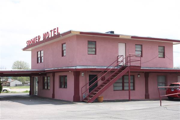 Sooner Motel (4/2/2015 - Credits: Yousef Kazemi)