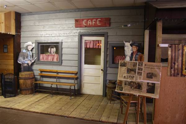 Simpson's Old Time Museum and Skeleton Creek Productions (11/28/2016 - Credits: Yousef Kazemi)