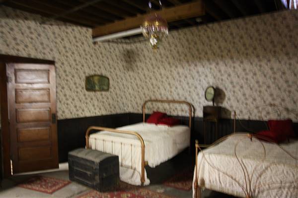 Simpson's Old Time Museum and Skeleton Creek Productions (11/28/2016 - Credits: Yousef Kazemi)
