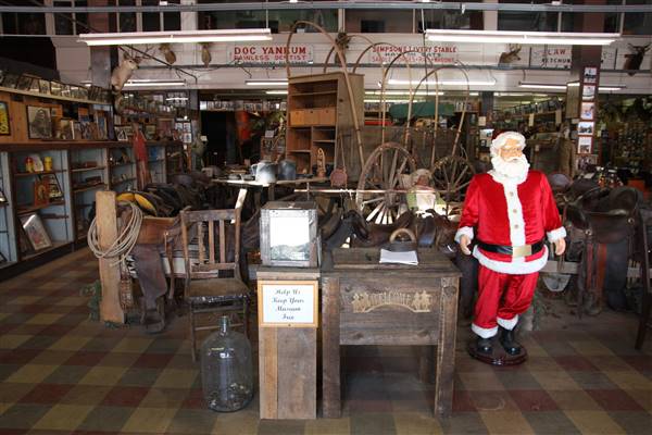Simpson's Old Time Museum and Skeleton Creek Productions (11/28/2016 - Credits: Yousef Kazemi)
